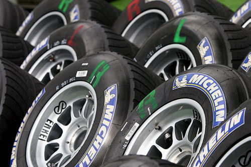 轮胎风波 米其林轮胎安全问题或致F1正赛取消，普利司通表示服从安排